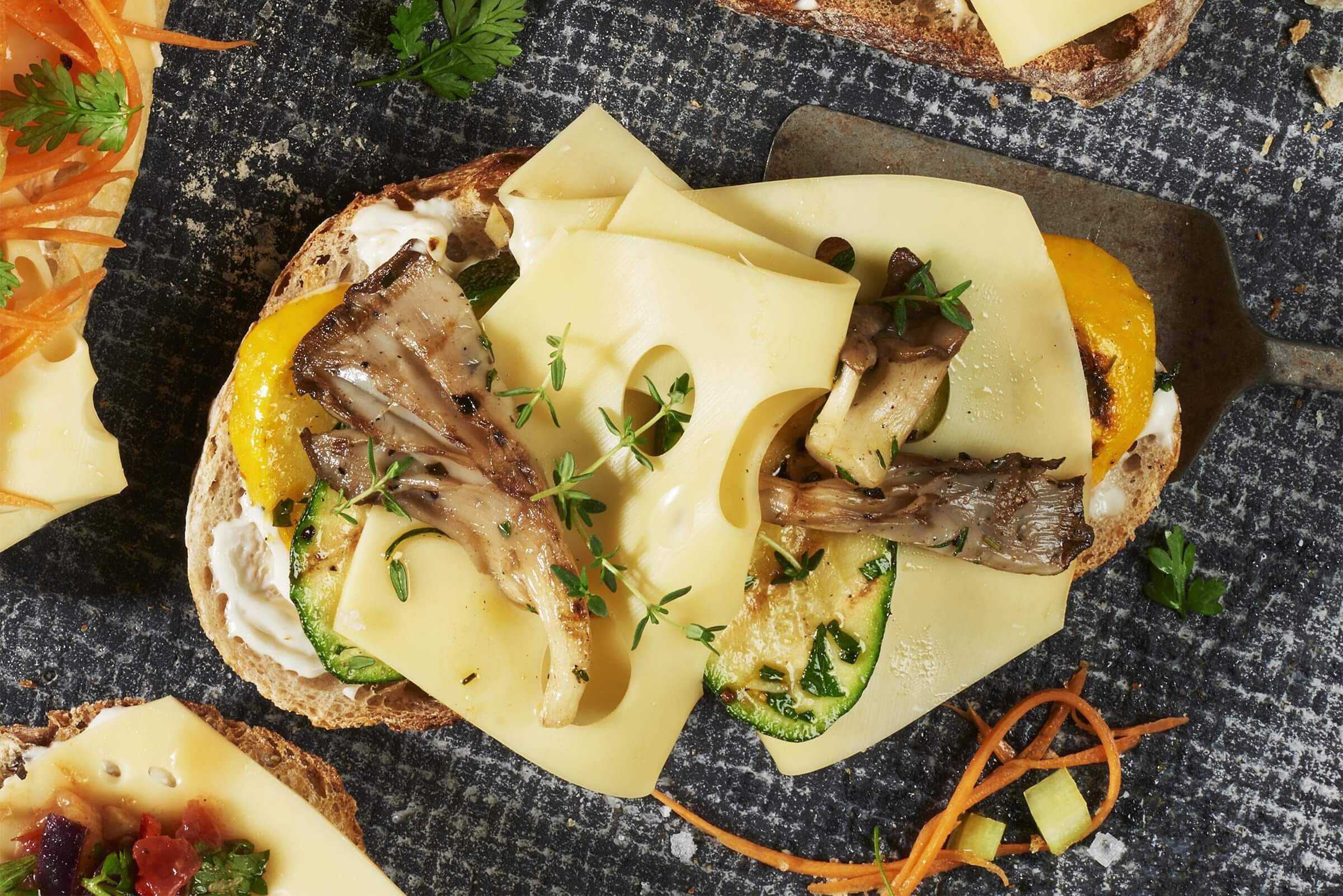 Rezept Käsebrot Mit Gegrillten Zucchini Und Austernpilzen